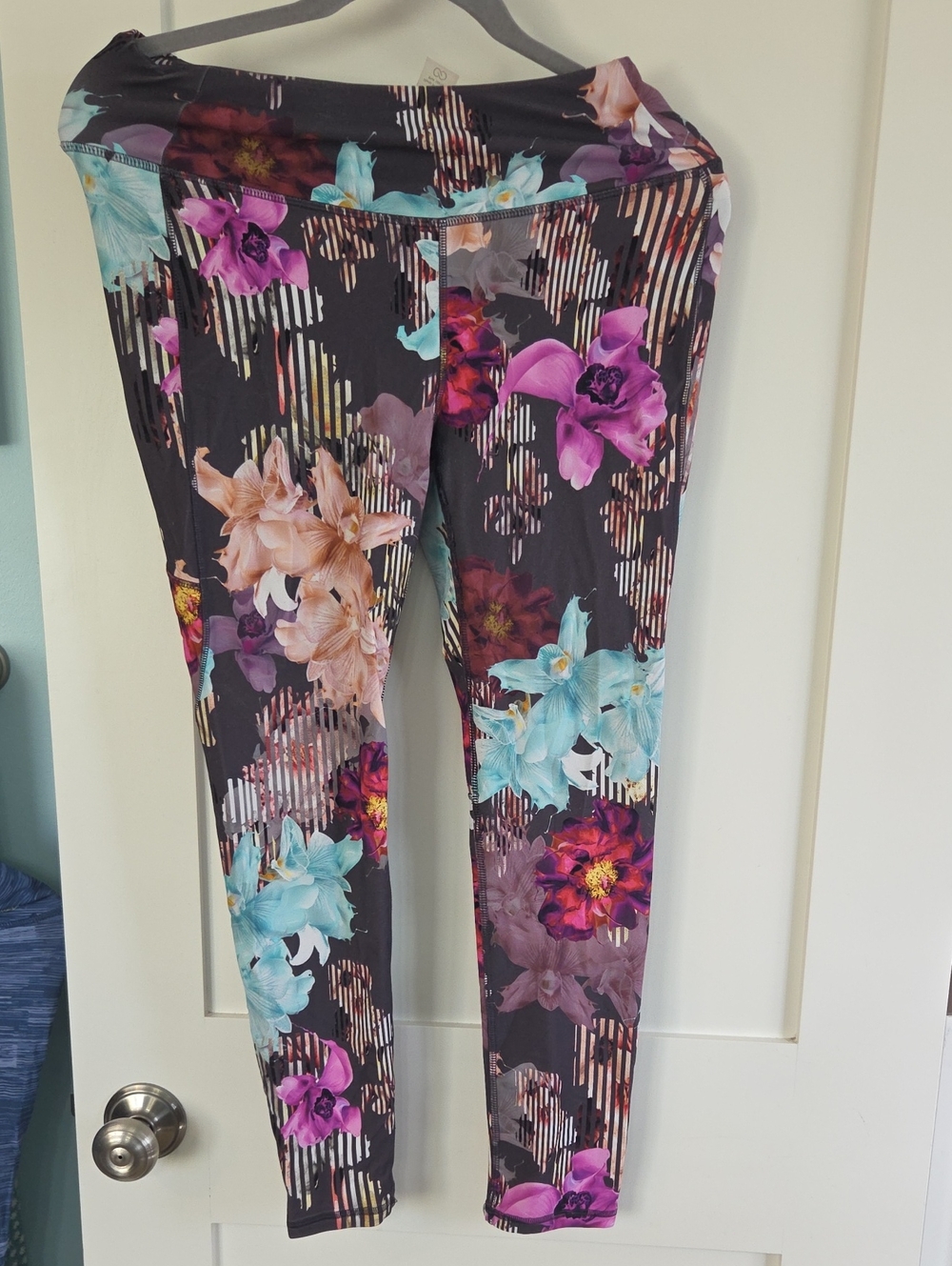 CALIA by Carrie Underwood Black Floral Print Leggings with Teal & Purple Blooms